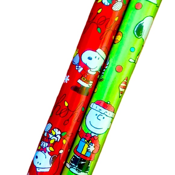 PEANUTS CHARLIE BROWN & SNOOPY CHRISTMAS WRAPPING PAPER - Picture 1 of 2